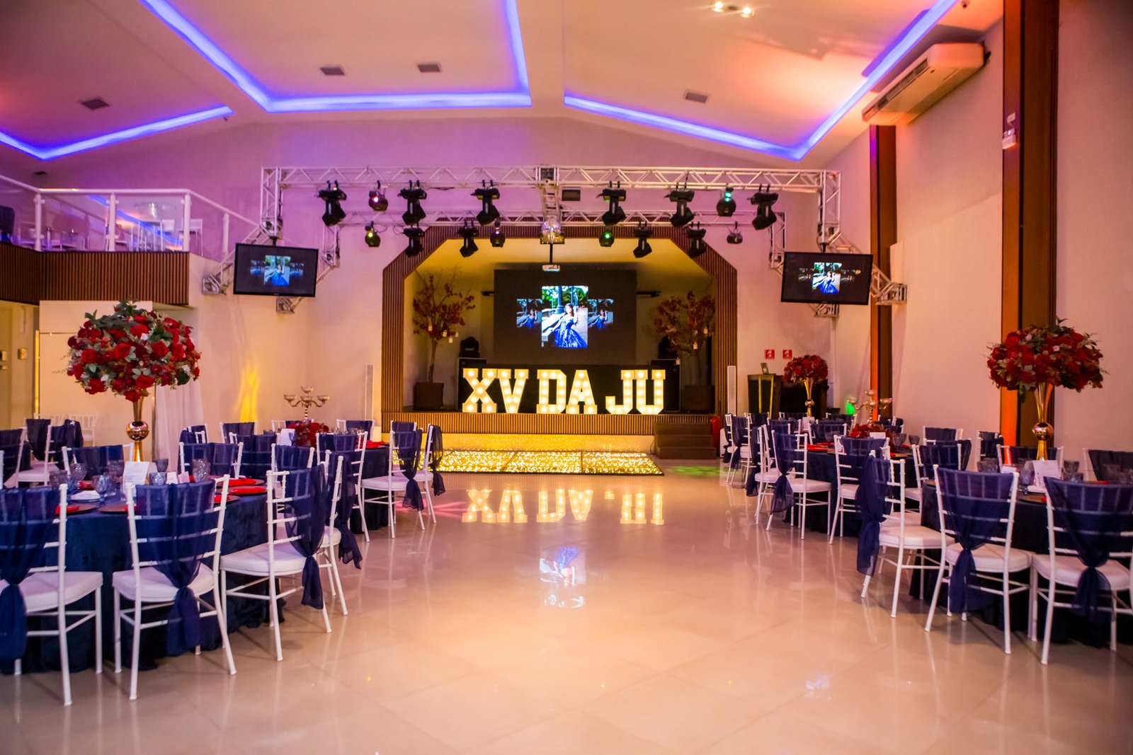 Salão do Grand Hall Freguesia do Ó preparado para uma festa de 15 anos